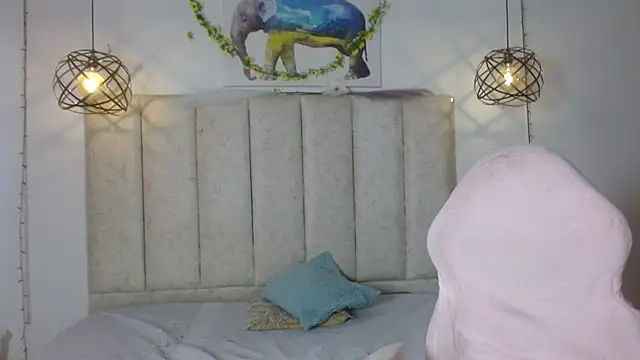 Snapshot of mrandmrsvixencs chatting on 05-11-26, 01:45 mrandmrsvixencs online show from 05-11-26, 01:45