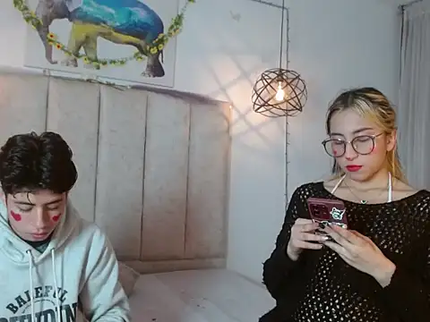 Snapshot of mrandmrsvixencs chatting on 04-29-26, 02:32 mrandmrsvixencs online show from 04-29-26, 02:32