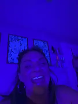 milkandhoneyy online show from 04-18-26, 03:31