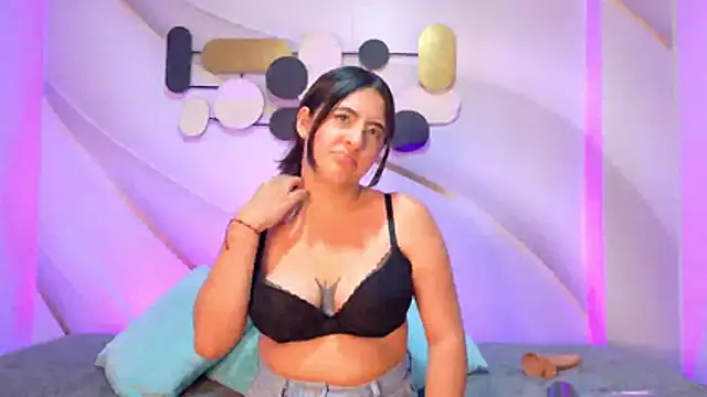 Maggiee 1 online show from 06-17-26, 07:24