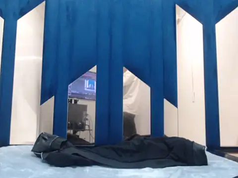 Ian Savage online show from 04-19-26, 03:18