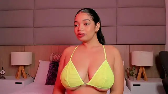 Snapshot of LilyFoox chatting on 05-21-26, 12:46 LilyFoox online show from 05-21-26, 12:46