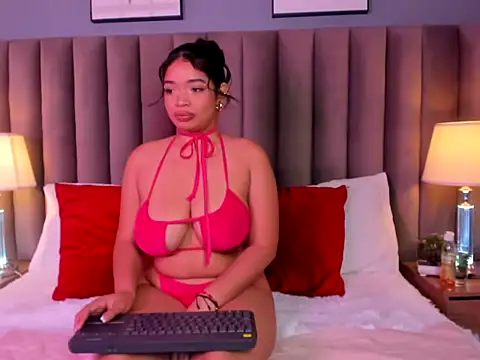 Snapshot of LilyFoox chatting on 07-18-26, 01:20 LilyFoox online show from 07-18-26, 01:20