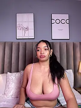 Snapshot of LilyFoox chatting on 05-28-26, 01:28 LilyFoox online show from 05-28-26, 01:28