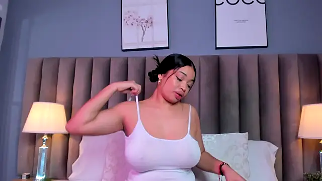 Snapshot of LilyFoox chatting on 06-11-26, 01:08 LilyFoox online show from 06-11-26, 01:08
