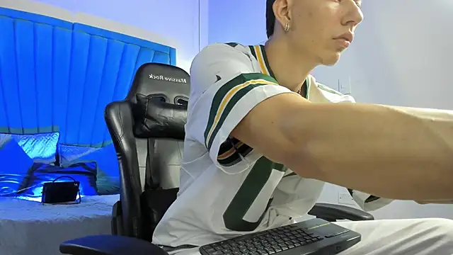 OliverThompsonJS online show from 05-30-26, 05:47
