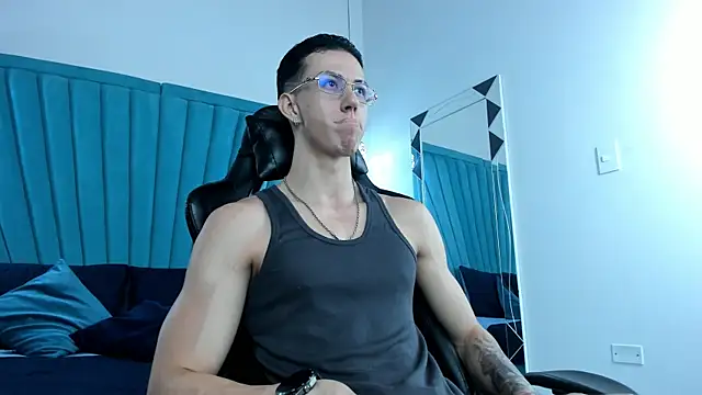 OliverThompsonJS online show from 06-12-26, 04:43