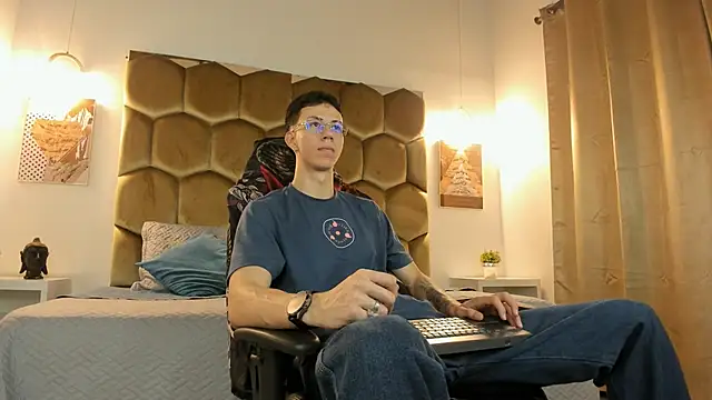OliverThompsonJS online show from 07-01-26, 05:52