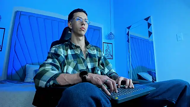 OliverThompsonJS online show from 06-26-26, 05:13