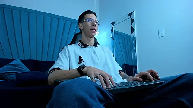 OliverThompsonJS online show from 06-13-26, 03:37