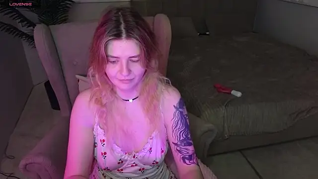 TonyaMeow online show from 05-08-26, 01:20