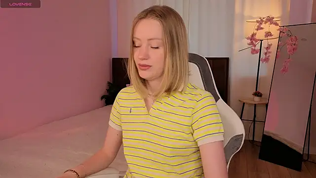 EvaHamilton online show from 06-28-26, 01:12