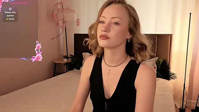 EvaHamilton online show from 06-22-26, 12:27