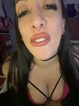 Snapshot of babyerika chatting on 06-12-26, 02:20 babyerika online show from 06-12-26, 02:20