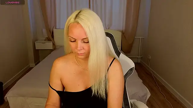 April Nelson online show from 05-08-26, 01:31