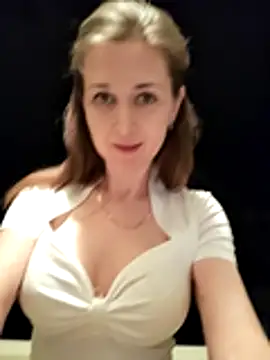 Snapshot of irresistibelle chatting on 06-28-26, 06:47 irresistibelle online show from 06-28-26, 06:47