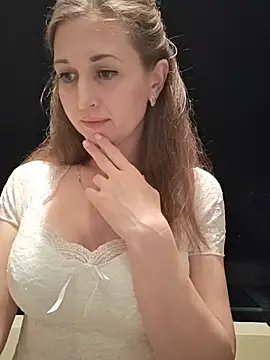 Snapshot of irresistibelle chatting on 07-15-26, 07:32 irresistibelle online show from 07-15-26, 07:32