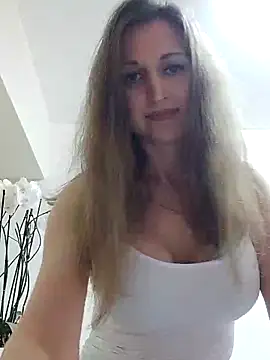 irresistibelle online show from 04-28-26, 09:19