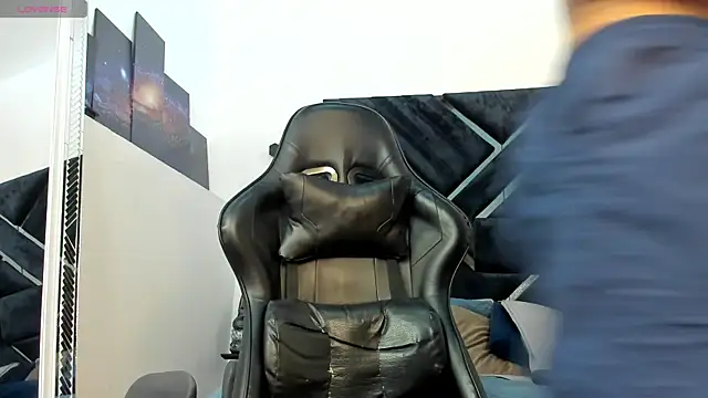 Jayden VanceJS online show from 04-25-26, 01:41