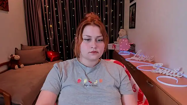Snapshot of NoraLiin chatting on 05-15-26, 07:45 NoraLiin online show from 05-15-26, 07:45