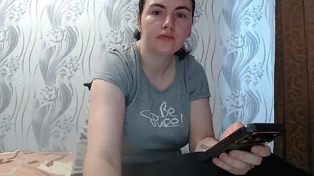Snapshot of AlinaxJames chatting on 06-14-26, 08:15 AlinaxJames online show from 06-14-26, 08:15