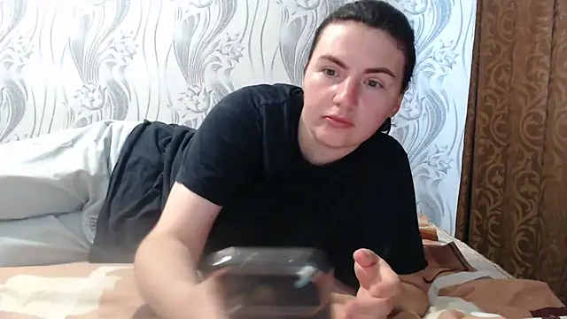Snapshot of AlinaxJames chatting on 06-13-26, 08:34 AlinaxJames online show from 06-13-26, 08:34