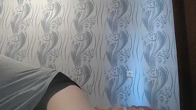 Snapshot of AlinaxJames chatting on 06-28-26, 07:47 AlinaxJames online show from 06-28-26, 07:47
