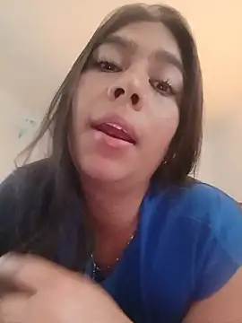 Snapshot of Caliente1208 chatting on 07-19-26, 04:04 Caliente1208 online show from 07-19-26, 04:04