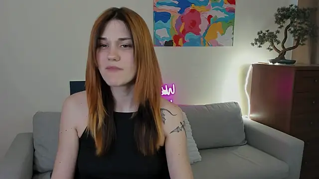 Snapshot of elani_lune chatting on 05-17-26, 12:05 elani lune online show from 05-17-26, 12:05