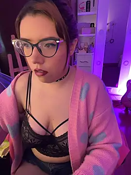 Snapshot of AliceMtz chatting on 05-19-26, 09:44 AliceMtz online show from 05-19-26, 09:44