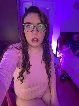 Snapshot of AliceMtz chatting on 06-05-26, 12:26 AliceMtz online show from 06-05-26, 12:26