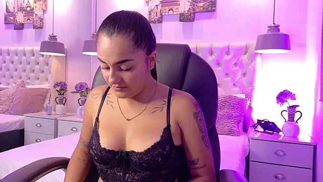 CarolineRodriz online show from 04-20-26, 02:40