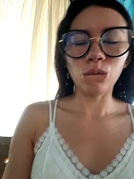 Snapshot of YelenaVergara chatting on 05-19-26, 11:28 YelenaVergara online show from 05-19-26, 11:28