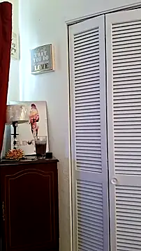 Snapshot of TooCutee chatting on 06-02-26, 01:05 TooCutee online show from 06-02-26, 01:05