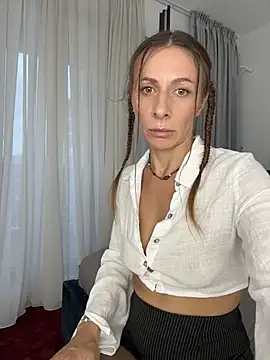 Snapshot of Mira_Luna chatting on 07-03-26, 05:52 Mira Luna online show from 07-03-26, 05:52