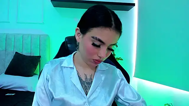 Snapshot of isabella_hv chatting on 06-27-26, 05:30 isabella hv online show from 06-27-26, 05:30