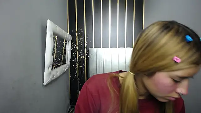 Snapshot of nancy_blonde chatting on 04-28-26, 12:42 nancy blonde online show from 04-28-26, 12:42