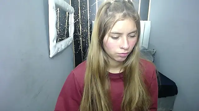Snapshot of nancy_blonde chatting on 04-27-26, 12:47 nancy blonde online show from 04-27-26, 12:47