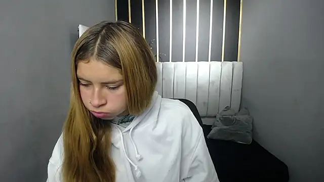 Snapshot of nancy_blonde chatting on 05-15-26, 01:09 nancy blonde online show from 05-15-26, 01:09