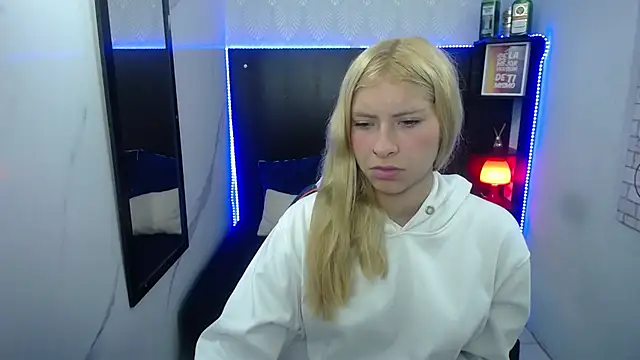Snapshot of nancy_blonde chatting on 06-19-26, 01:50 nancy blonde online show from 06-19-26, 01:50