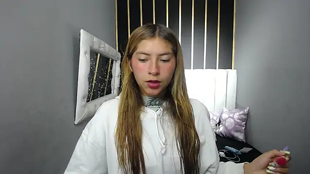 Snapshot of nancy_blonde chatting on 06-05-26, 01:39 nancy blonde online show from 06-05-26, 01:39