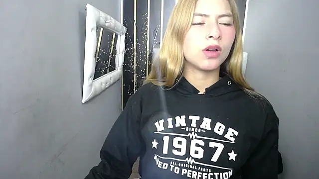 Snapshot of nancy_blonde chatting on 06-02-26, 12:27 nancy blonde online show from 06-02-26, 12:27