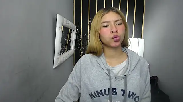 Snapshot of nancy_blonde chatting on 06-17-26, 12:48 nancy blonde online show from 06-17-26, 12:48