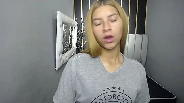 Snapshot of nancy_blonde chatting on 05-04-26, 12:30 nancy blonde online show from 05-04-26, 12:30