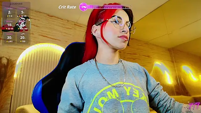 Moon Red r online show from 06-08-26, 12:38
