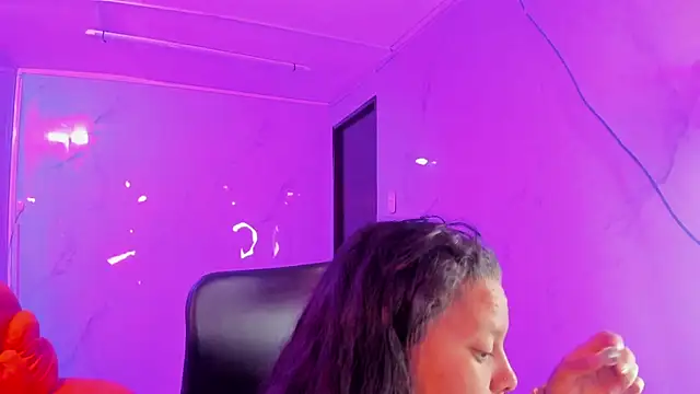 LilaVelvet online show from 05-27-26, 01:51
