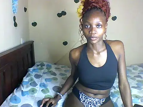 Snapshot of LunaNior chatting on 06-21-26, 05:30 LunaNior online show from 06-21-26, 05:30