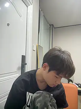 xiaowu2006 online show from 04-21-26, 01:39