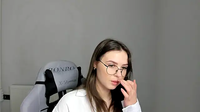 Regina cute  online show from 05-05-26, 06:38