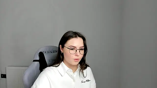 Regina cute  online show from 04-30-26, 07:37